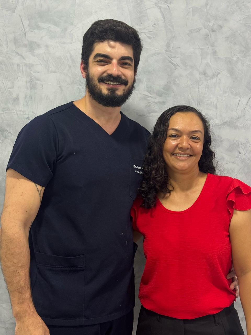 Dr. Iago Magalhães e Dona Terezinha, paciente Top Clinic